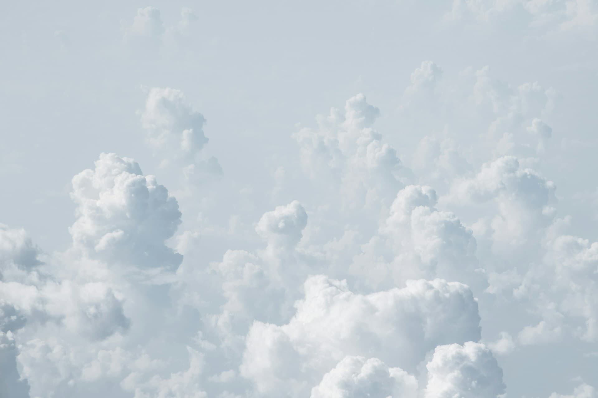 carlos-torres-MHNjEBeLTgw-unsplash